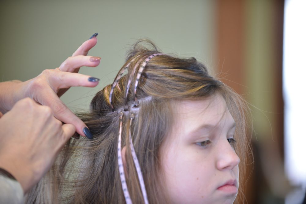 Placing hair extensions